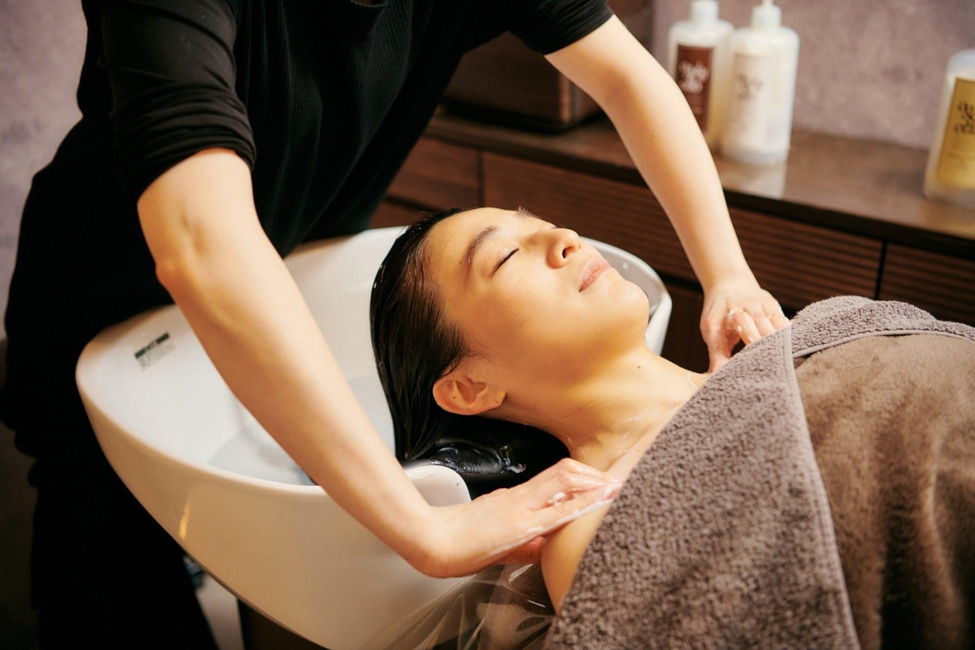 Massage cổ vai gáy kết hợp gội đầu dưỡng sinh tại Ánh Spa