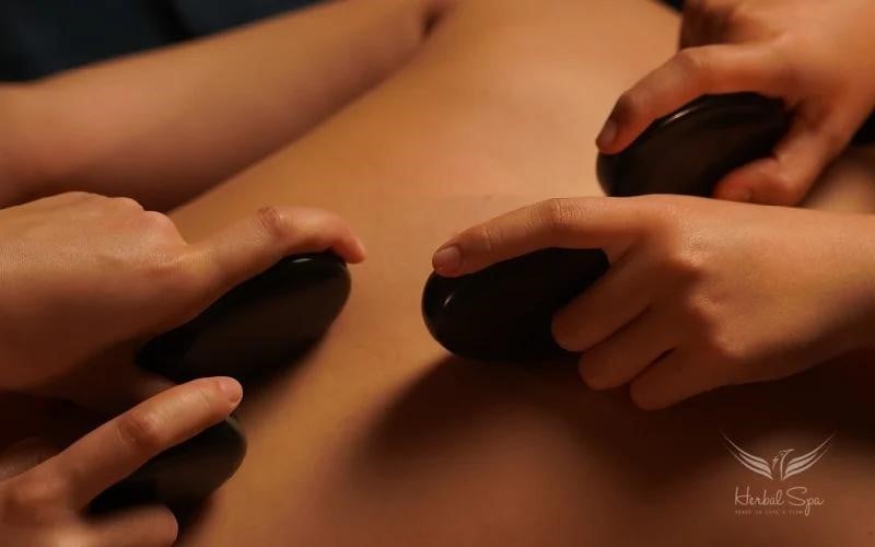 Massage 4 tay vùng cổ vai gáy giúp giảm đau mỏi và thư giãn sâu