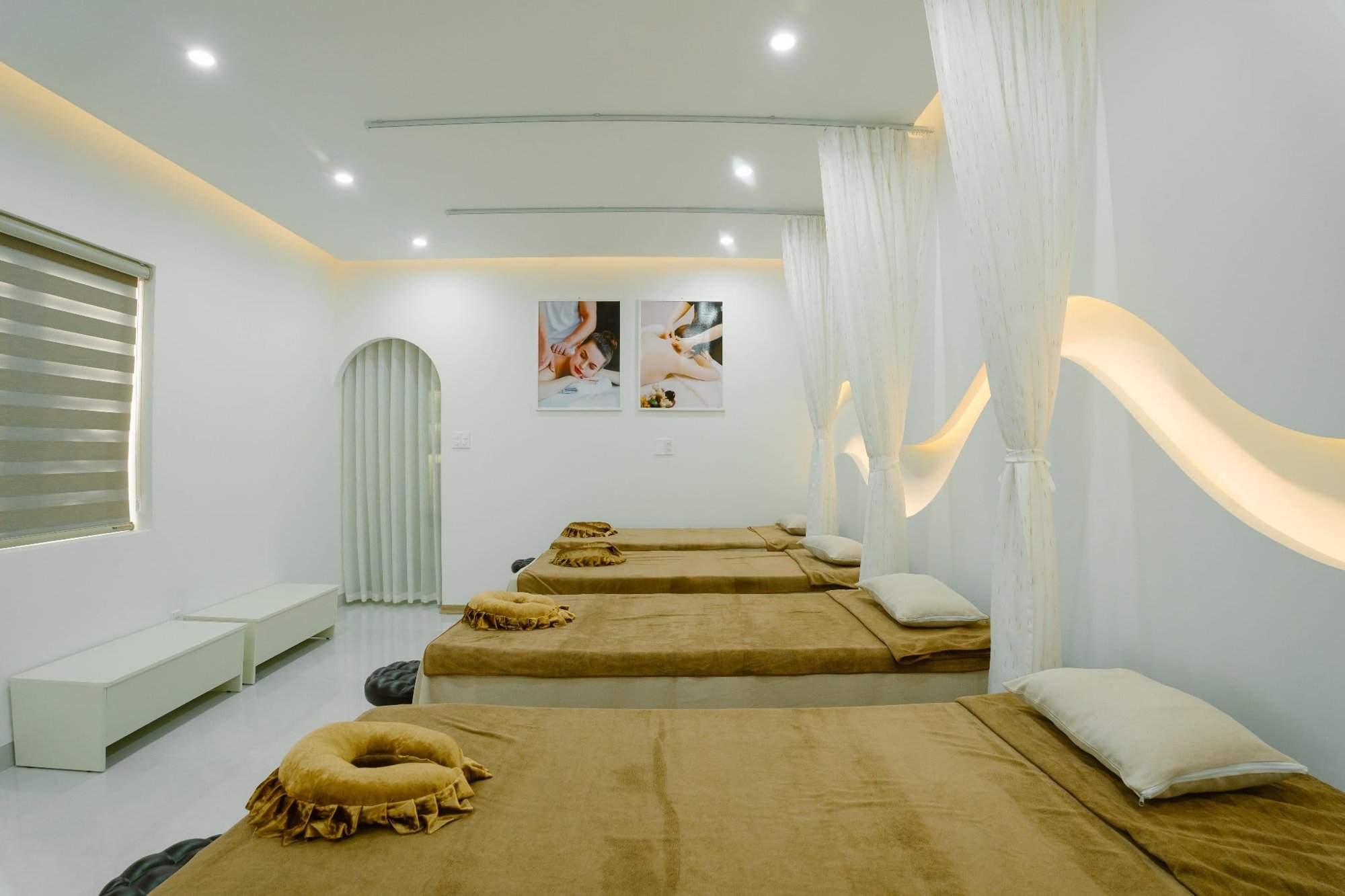 Massage 4 tay cao cấp trong không gian spa sang trọng