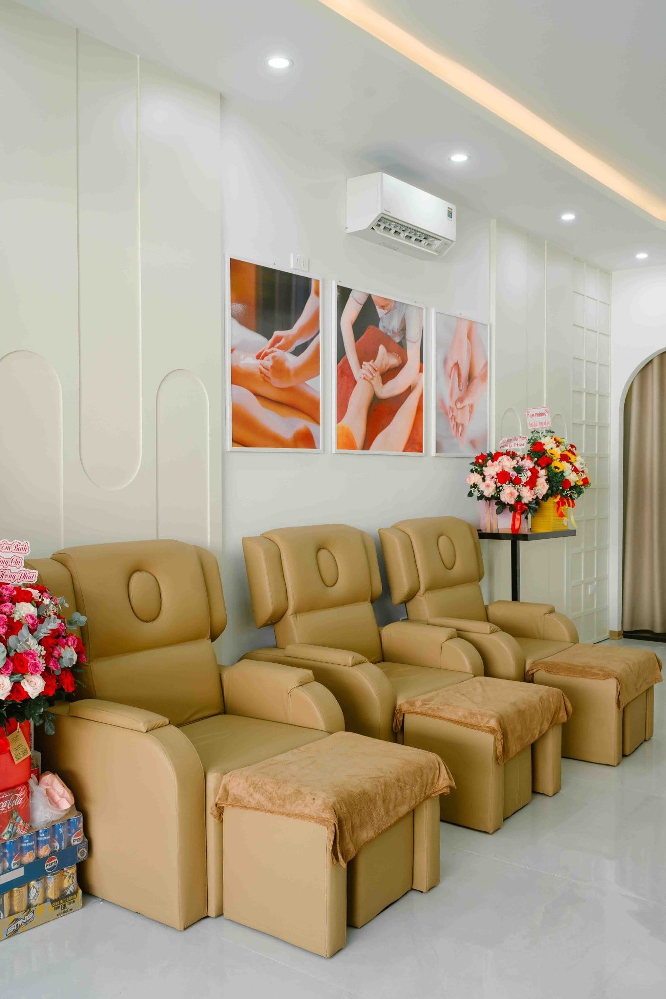 Massage chân thư giãn tại Ánh Spa