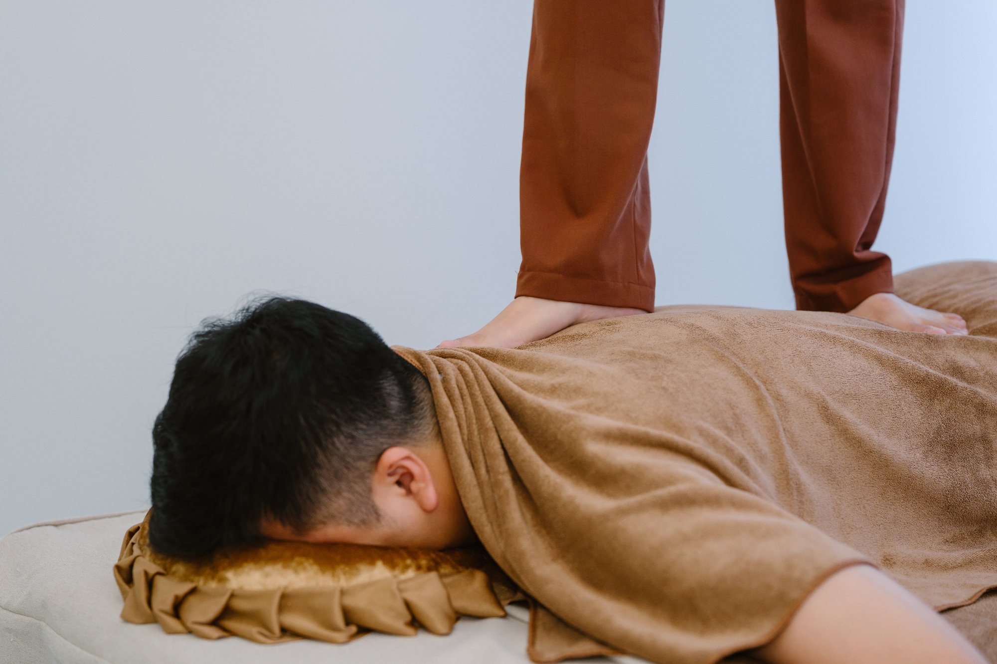 Massage Thái Đà Nẵng tại Ánh Spa với kỹ thuật kéo giãn cơ chuyên nghiệp